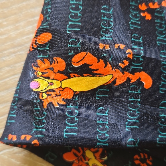 Tigger (bounce!!! bounce!!!) Necktie - Picture 6 of 8